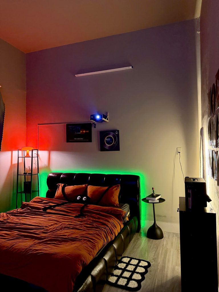 ORANGE ROOM